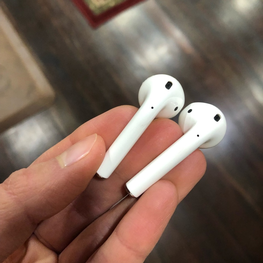 Apple AirPods - Picture 6 of 12